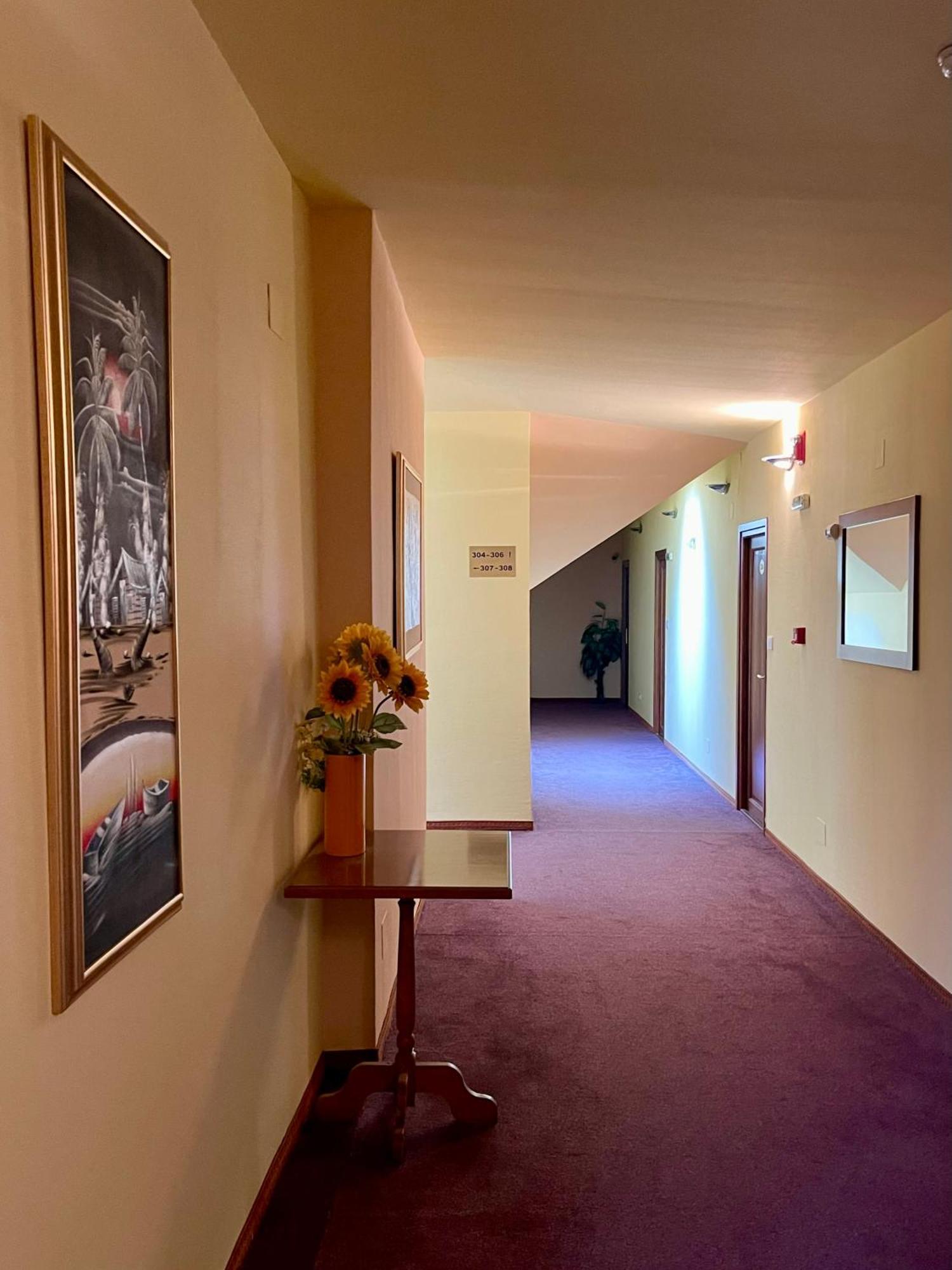 קלוז'-נאפוקה Hotel Lucy Star מראה חיצוני תמונה